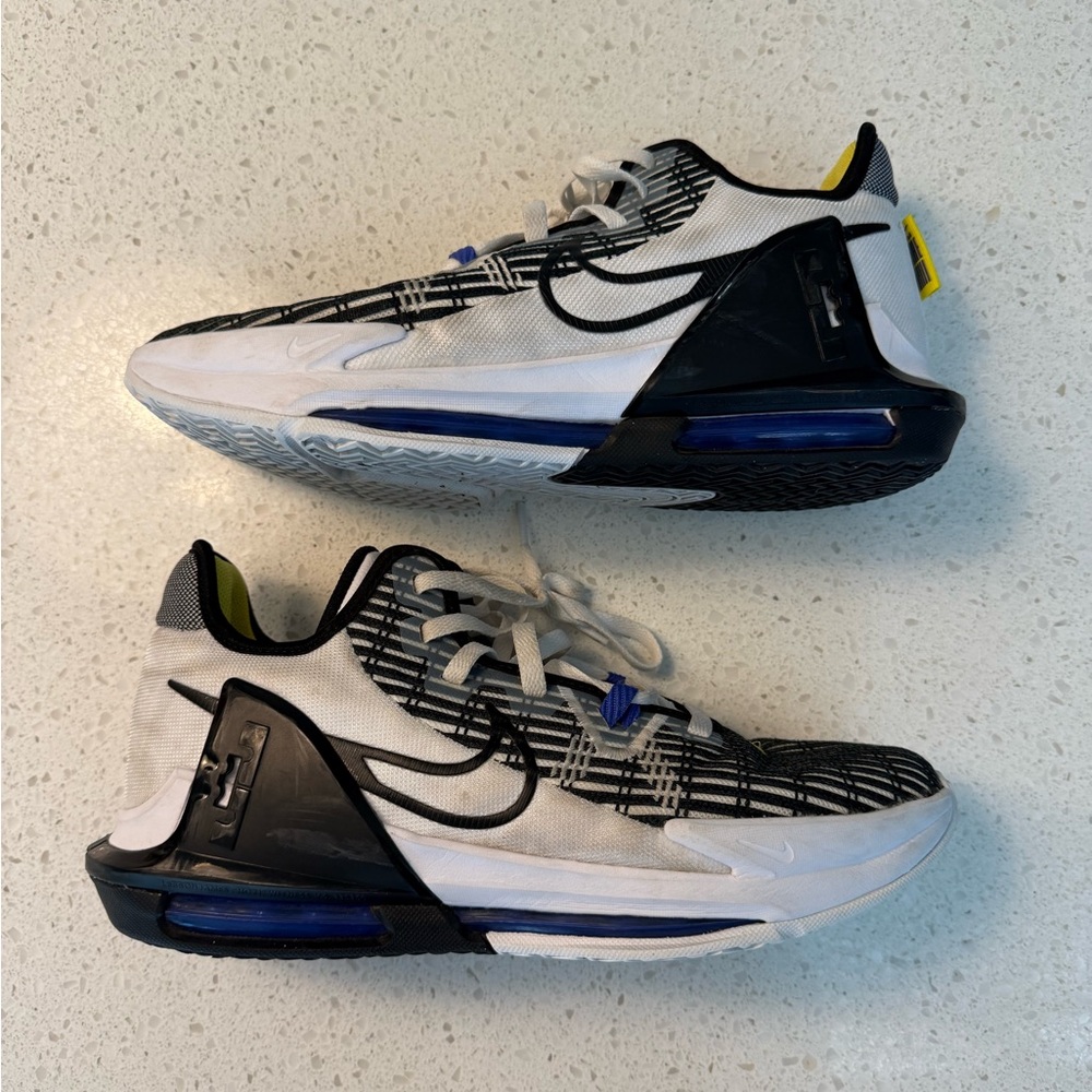 Nike Men's Basketball Shoe LeBron Witness 6 'White Persian Violet' Size 10 - Picture 2 of 9